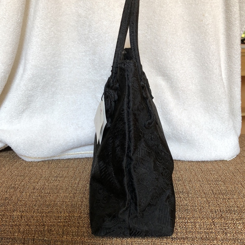 Elegant Black Hobo Bag - Picture 2 of 11